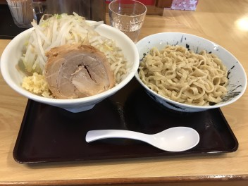 次郎系ラーメンにハマってます。