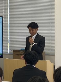 仕事報告会＆座談会を開催しました。