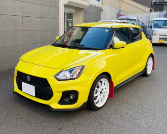 個性溢れる素敵なスイフトスポーツ