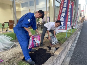 アリーナ水口ガーデニング計画始まりました(^_-)-☆