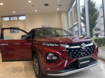 店内にスズキのコンパクト高級車入りました！！