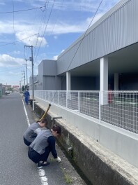 みんなで外掃除を行いました✨