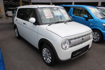 安全装備がより良くなったラパン展示車で登場♪
