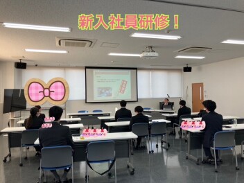 新入社員研修の様子です(*'▽')