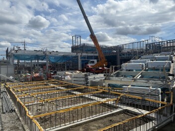 新店舗の鉄骨建方工事が始まりました☆