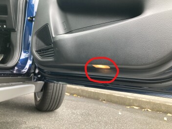 フロンクスのドアを開けると・・・
