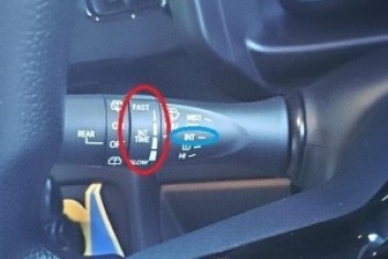 時間調整付きフロント間欠ワイパー