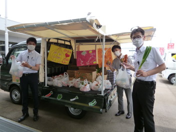 「軽トラ野菜市」開催しています！