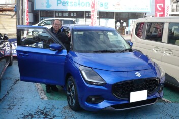 新車スイフト納車です。