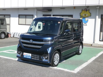 スペーシアカスタム　ＨＹＢＲＩＤ　ＧＳ　全方位モニター付ナビゲーション装着車　入庫しました