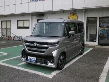 スペーシアカスタム　ＨＹＢＲＩＤ　ＸＳターボ　４ＷＤ　入庫しました