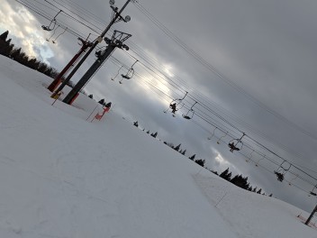 五日町スキー場で　春スキー