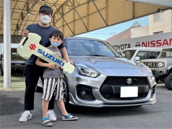 東京都にお住いのK様にスイフトスポーツをご納車いたしました。