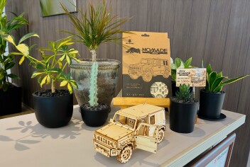 組み立て式木製フィギュア　JIMNNY NOMADE