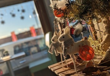 お店がクリスマス仕様になりました☆彡