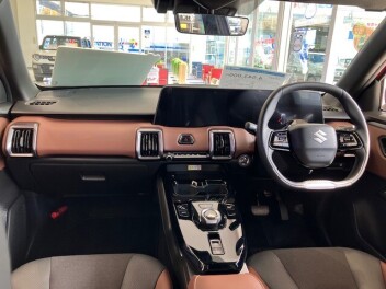 先日展示していた高級車