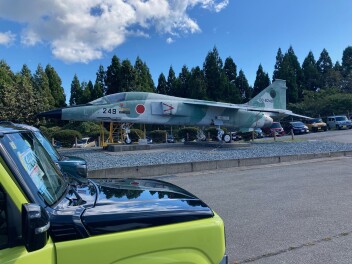 戦闘機があるところで・・・