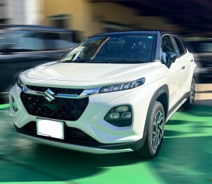 フロンクス　展示車あります