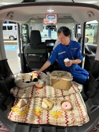 愛車に乗って、ワンちゃんと紅葉ピクニック♪
