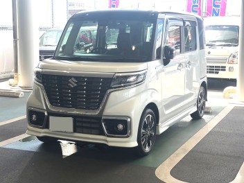 Ｍ様スペーシアカスタム　ＸＳ　パールホワイトブラック２トーンルーフ納車させて頂きました！