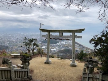 天空の鳥居「高屋神社」