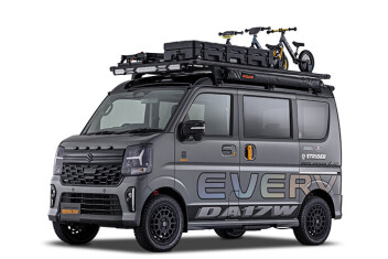 オートサロンにしれーっと展示されてたエブリイワゴンが・・・