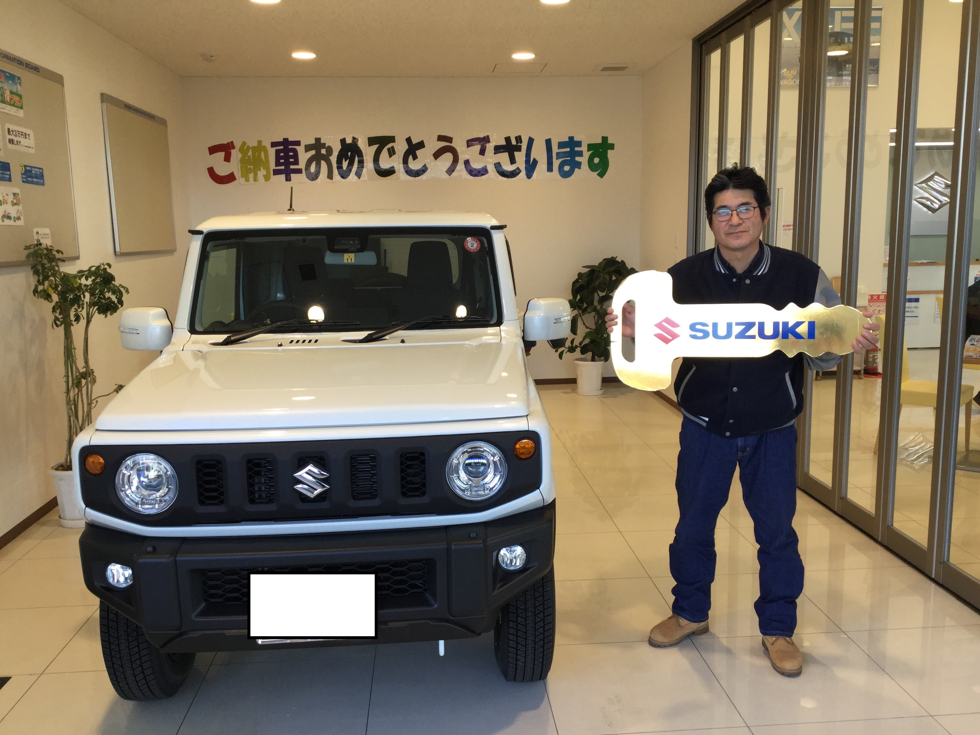 納期お待たせしたホワイトのジムニー納車いたしました 納車ギャラリー お店ブログ 株式会社スズキ自販群馬 スズキアリーナ渋川