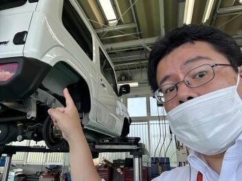 或る試乗車の車検風景
