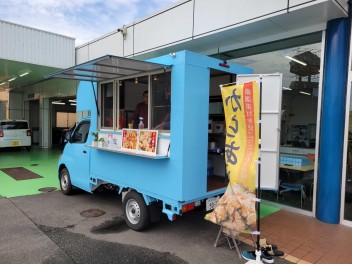 からあげのキッチンカー到着しました！感謝祭です！