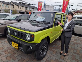 珍しいカラーの展示車が・・・