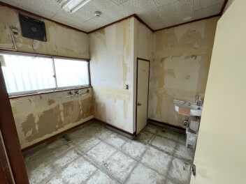 【バックヤードのお話し】ピカピカのトイレへの道、ただいま絶賛工事中！