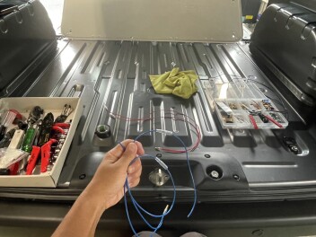 【1級整備士のこだわり】NV200トランポ制作記②！規格外の巨大ルームライトを天井補強取り付け！