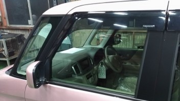 助手席の窓が閉まらない原因は？