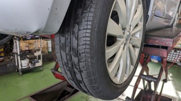 愛車のタイヤ　大丈夫ですか？