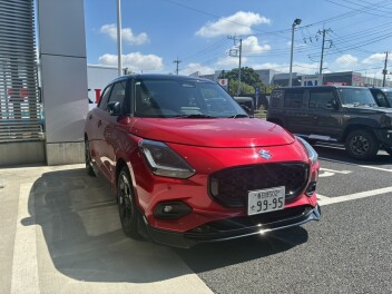 スイフトをさらにスポーティーに！カスタムパーツ装着しました！！