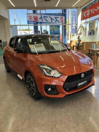 スイフトスポーツ展示車入れ替えました！！