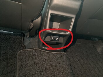 フロンクスの後部座席には・・・