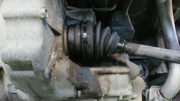 エンジン？からのオイル漏れ？