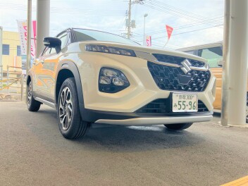 フロンクス試乗車到着！！