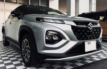 『本能を刺激するクーペスタイルSUV』新型フロンクスをご紹介！