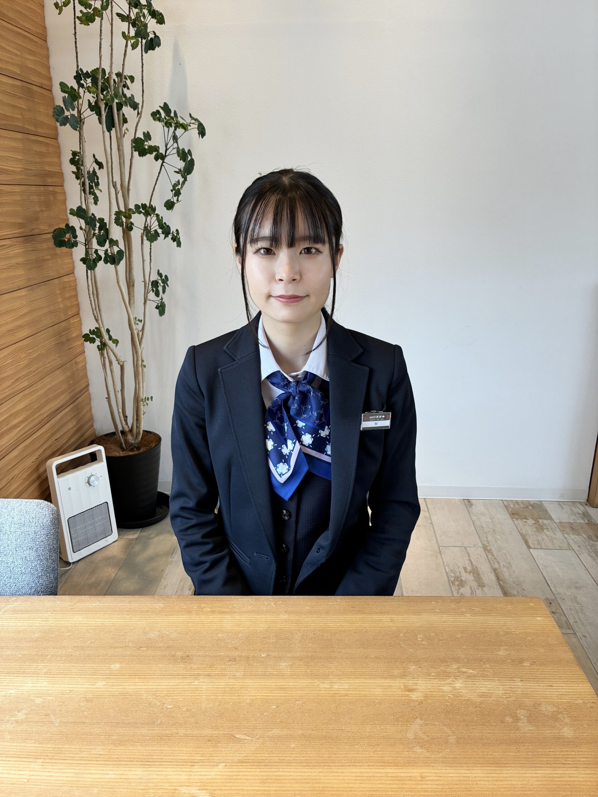 硲