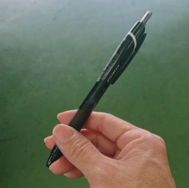 エアコン吹出し口からカラカラ音