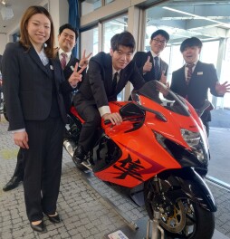 「こんにちは！新入社員です！」