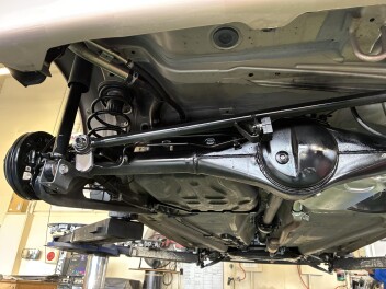 下廻りサビ止め施工中です！！