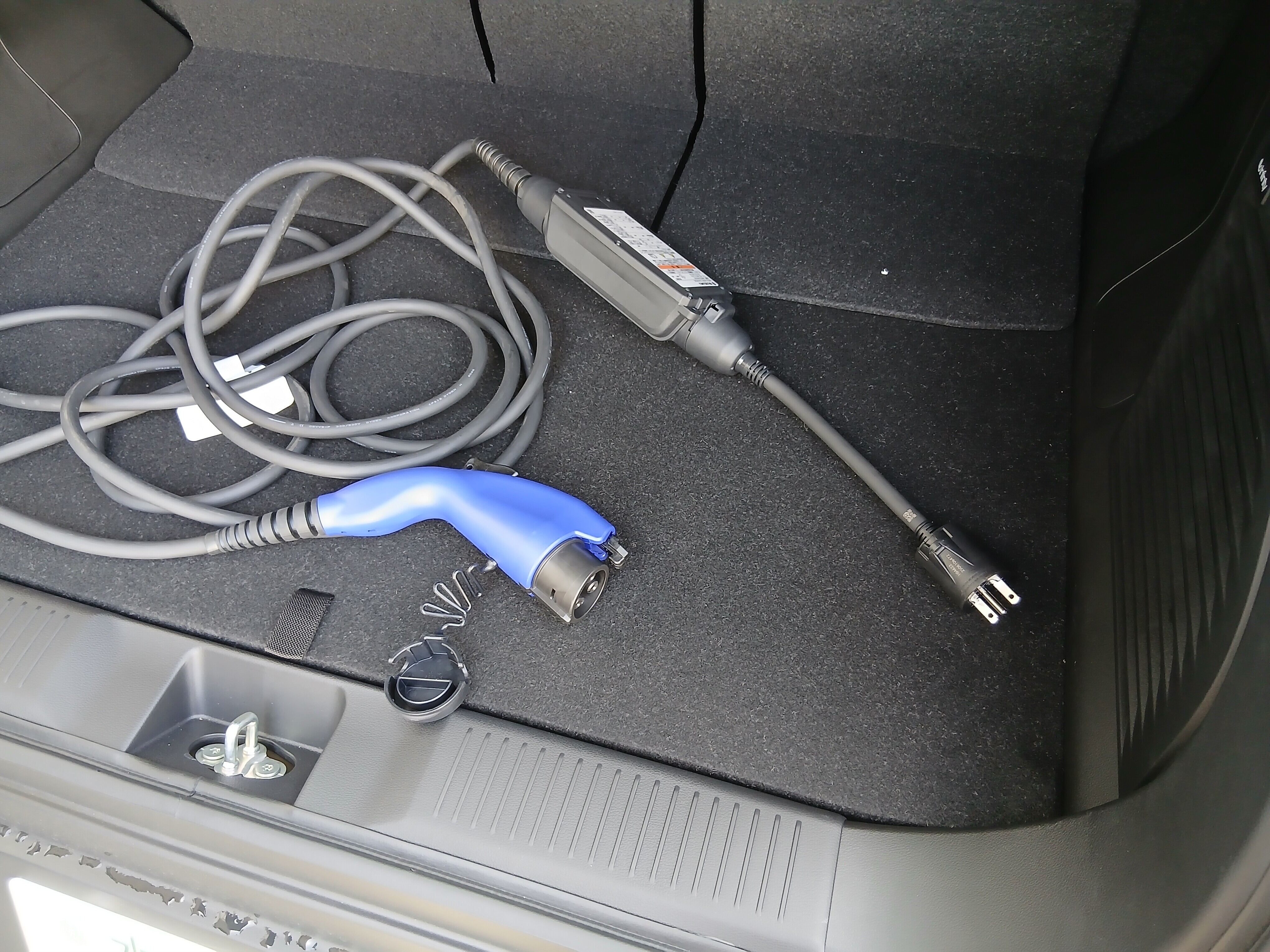 家庭用充電器での電気自動車の充電方法 その2｜その他｜お店ブログ