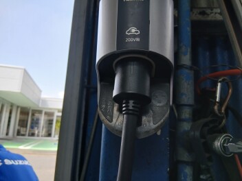 家庭用充電器での電気自動車の充電方法