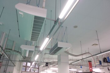 サービス工場にエアコンを導入しました｜働く環境づくりは進行形です