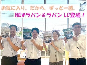 左から新型ラパン・営業ミヤノ・アルガ・ゴトウ・店長・ラパンＬＣ