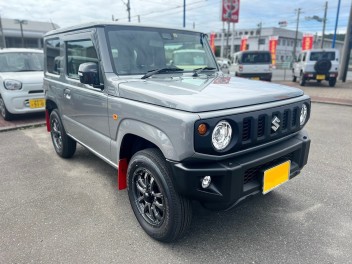 ミディアムグレーにおしゃれな足元のジムニーご納車です！