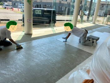 下々条店の床がきれいになりました！